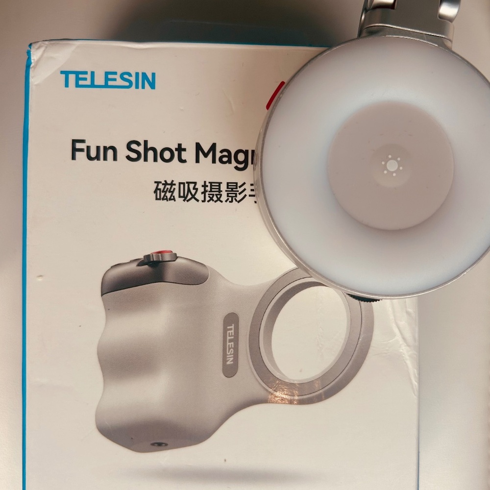 SOLD / Telesin Fun Shot Magnetic Grip